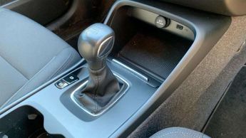 Volvo XC40 1.5 T3 [163] Momentum 5dr