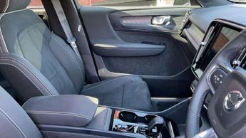 Volvo XC40 2.0 B3P Plus Dark 5dr Auto