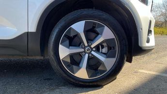 Volvo XC40 2.0 B3P Plus Dark 5dr Auto