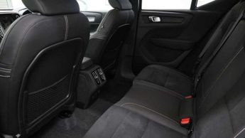 Volvo XC40 2.0 B3P Plus Dark 5dr Auto