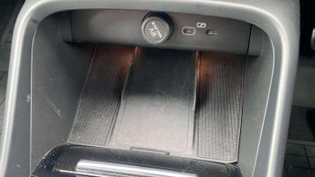 Volvo XC40 2.0 B3P Plus Dark 5dr Auto