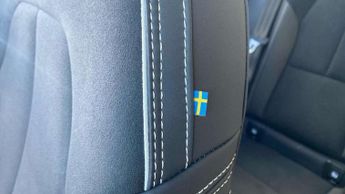 Volvo XC40 2.0 B3P Plus Dark 5dr Auto