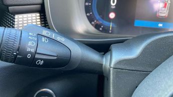 Volvo XC40 2.0 B3P Plus Dark 5dr Auto