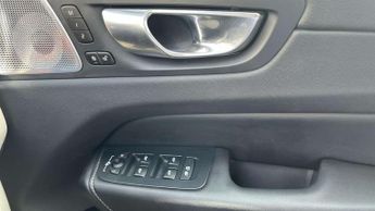 Volvo XC60 2.0 B5P Ultimate Dark 5dr AWD Geartronic