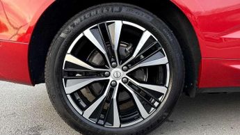 Volvo XC60 2.0 B5P Ultimate Dark 5dr AWD Geartronic