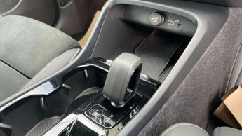 Volvo XC40 2.0 B3P Plus Dark 5dr Auto