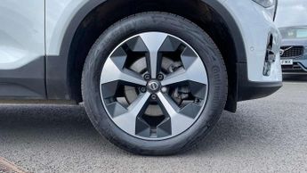 Volvo XC40 2.0 B3P Plus Dark 5dr Auto