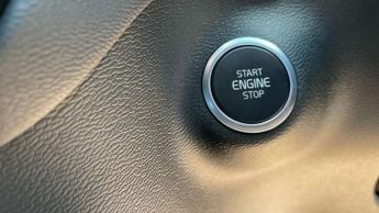 Volvo XC40 2.0 B3P Plus Dark 5dr Auto