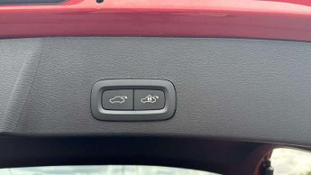 Volvo XC40 2.0 B4P Ultimate Dark 5dr Auto