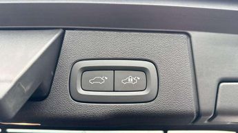 Volvo XC60 2.0 B5P Ultimate Dark 5dr AWD Geartronic