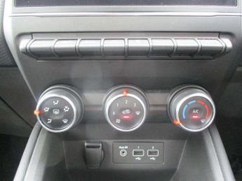 Renault Clio 1.0 TCe 100 Iconic 5dr