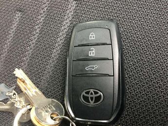 Toyota C-HR 2.0 PHEV Design 5dr CVT