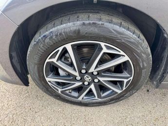Toyota Yaris 1.5 Hybrid Design 5dr CVT