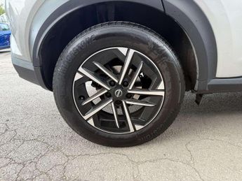 Nissan Juke 1.0 DiG-T N-Connecta 5dr DCT