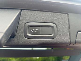 Volvo XC60 2.0 T8 Hybrid R DESIGN Pro 5dr AWD Geartronic