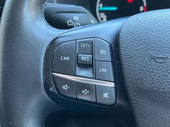 Ford Transit Custom 2.0 EcoBlue 130ps Low Roof D/Cab Limited Van