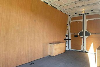 Volkswagen Crafter 2.0 TDI 140PS Trendline High Roof Van