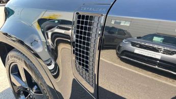 Land Rover Defender 3.0 D250 X-Dynamic HSE 110 5dr Auto