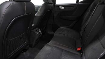Volvo XC40 2.0 B3P Plus Dark 5dr Auto