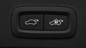 Volvo XC40 2.0 B3P Plus Dark 5dr Auto