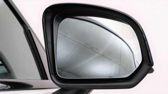 Volvo XC40 2.0 B3P Plus Dark 5dr Auto