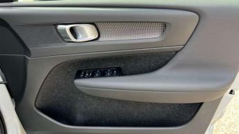 Volvo XC40 1.5 T3 [163] R DESIGN 5dr