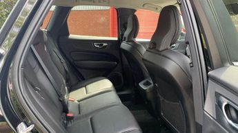 Volvo XC60 2.0 B4D Momentum 5dr AWD Geartronic