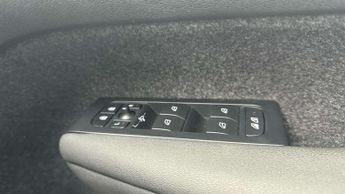 Volvo XC40 2.0 B3P Plus Dark 5dr Auto