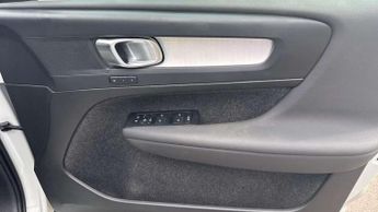 Volvo XC40 2.0 B3P Plus Dark 5dr Auto