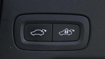 Volvo XC60 2.0 B5P R DESIGN 5dr AWD Geartronic