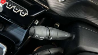 Peugeot 208 1.2 PureTech 100 Allure Premium + 5dr