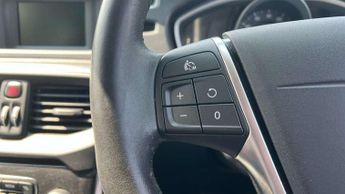 Volvo V40 T2 [122] Momentum 5dr