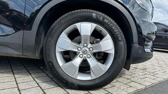 Volvo XC40 1.5 T3 [163] Momentum 5dr