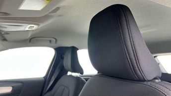 Volvo XC40 1.5 T3 [163] Momentum 5dr