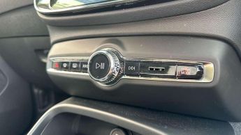 Volvo XC40 1.5 T3 [163] Momentum 5dr