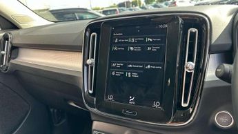 Volvo XC40 1.5 T3 [163] Momentum 5dr