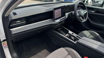 Volkswagen Passat Estate 1.5 TSI eHybrid 272 Elegance 5dr DSG