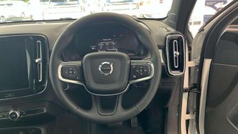 Volvo XC40 2.0 B3P Core 5dr Auto