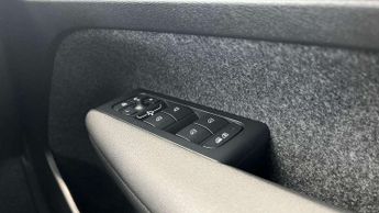 Volvo XC40 2.0 B3P Core 5dr Auto