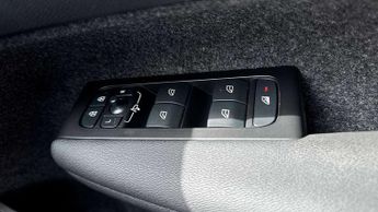 Volvo XC40 Recharge 1.5 T5 Recharge PHEV R DESIGN 5dr Auto