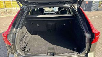 Volvo XC60 2.0 B5P R DESIGN 5dr AWD Geartronic