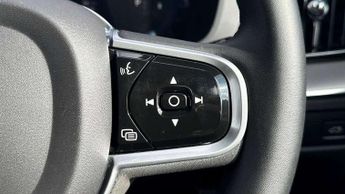 Volvo XC60 2.0 B5P R DESIGN 5dr AWD Geartronic