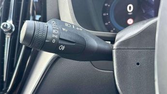 Volvo XC60 2.0 B5P R DESIGN 5dr AWD Geartronic