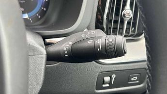 Volvo XC60 2.0 B5P R DESIGN 5dr AWD Geartronic