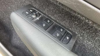 Volvo XC40 2.0 T4 Inscription 5dr AWD Geartronic