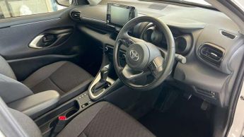 Toyota Yaris 1.5 Hybrid Design 5dr CVT