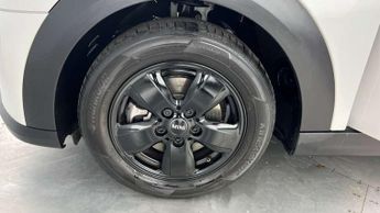 MINI Hatchback 5dr 1.5 Cooper Classic 5dr Auto [Comfort/Nav Pack]