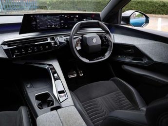 Peugeot 3008 1.2 Hybrid 136 GT 5dr e-DSC6