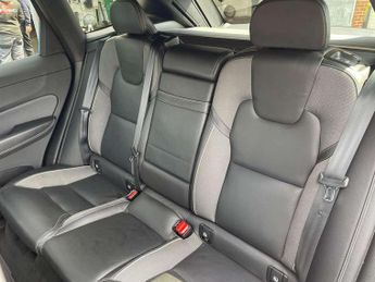 Volvo XC60 2.0 B4D R DESIGN Pro 5dr AWD Geartronic