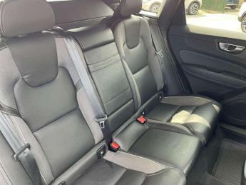 Volvo XC60 2.0 B4D R DESIGN Pro 5dr AWD Geartronic